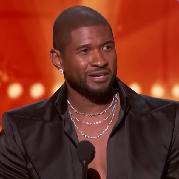 Usher Delivers Emotional Acceptance Speech at NAACP Picture Awards