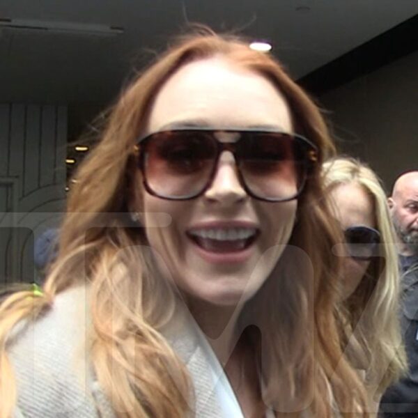 Lindsay Lohan Will get A-Listing Remedy on Film Promo Tour, Indicators Autographs