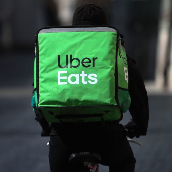 Uber Eats’ new reside location sharing function helps couriers ship meals to…