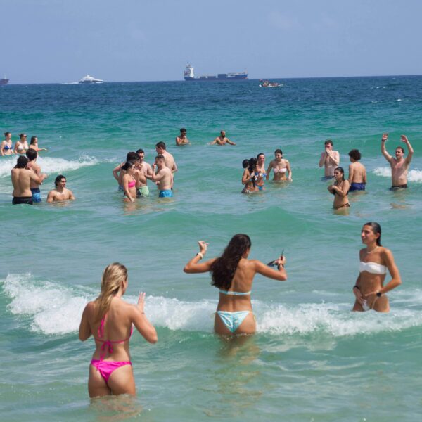 Florida spring break attracts large crowds, enjoyable seaside boxing matches to Fort…
