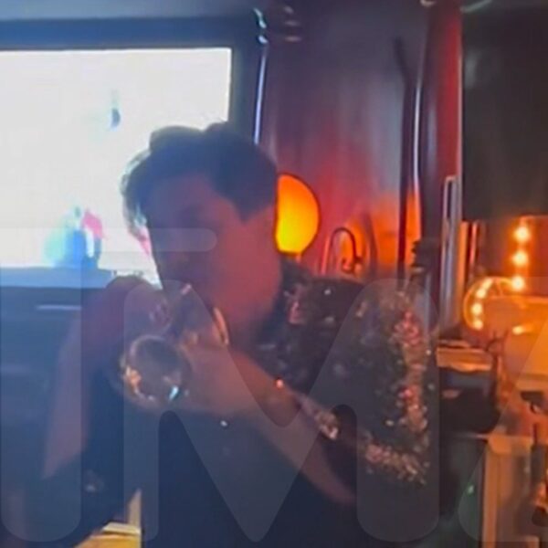 Tom Sandoval Blasts ‘Comfortable Birthday’ on Trumpet at Bar