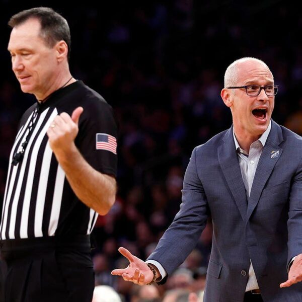 UConn coach Dan Hurley flips out in effort to get courtside St.…