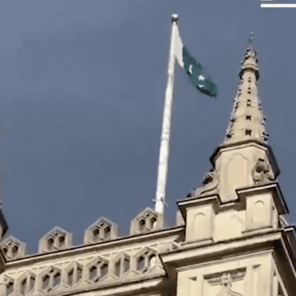 BRITAIN CONQUERED? Pakistani Flag Flown From Westminster Abbey… Throughout Holy Week! |…