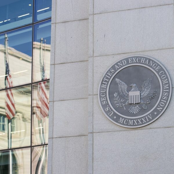 US Senators Urge SEC: No Extra Crypto ETFs