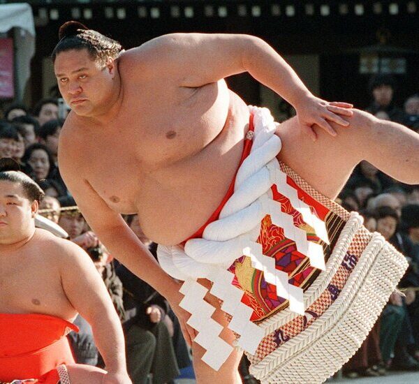 Akebono, Hawaii-Born Sumo Champion in Japan, Dies at 54