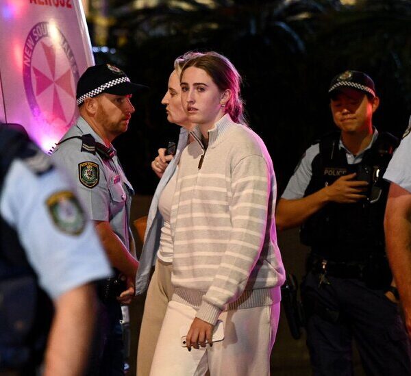 Witnesses to Sydney Mall Stabbing Describe Harrowing Scenes