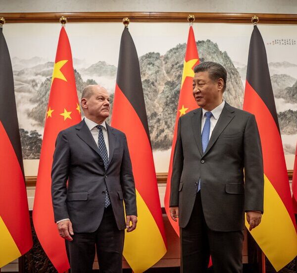 Germany’s Chief, Olaf Scholz, Walks a High quality Line in China