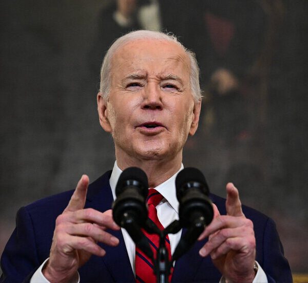 Juggling Marketing campaign and International Coverage, Biden Sends Difficult Messages
