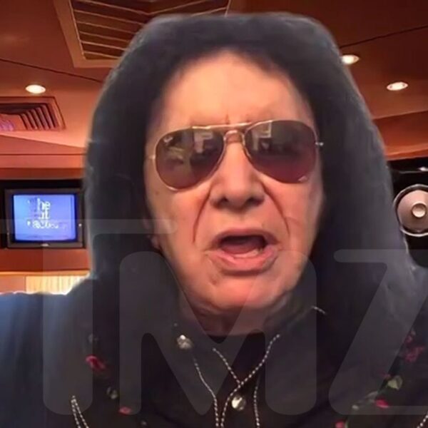 Gene Simmons Embracing AI, Says KISS Prepared To Rock Out as Holograms
