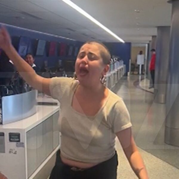 Lady Unleashes Wild NSFW Rant At LAX Employees, However Improper Terminal