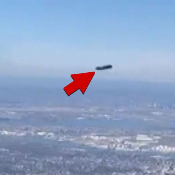 Girl Claims to Have Filmed Potential UFO From Airplane Above NYC