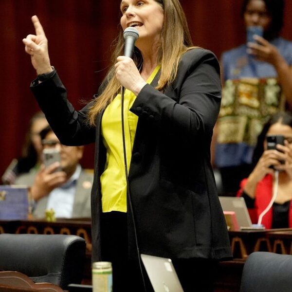 ‘Shame! Shame!’ Arizona legislature devolves into chaos as Republicans shut down dialogue…