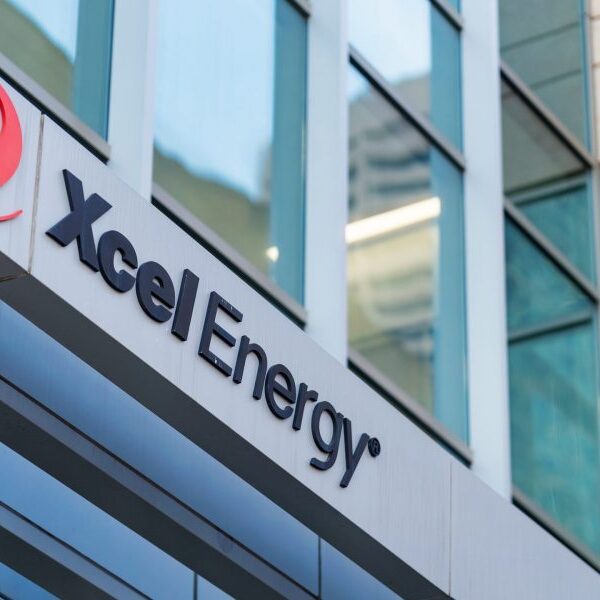 Xcel cuts energy to Colorado clients amid wildfire danger