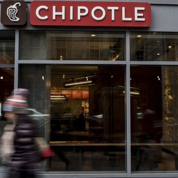 Chipotle greenlights robots to make your guacamole | Fortune