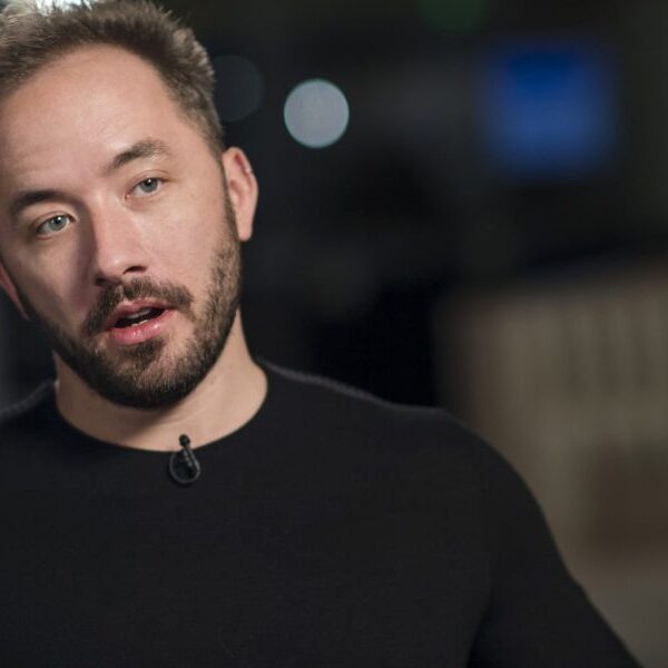 Dropbox’s CEO Drew Houston says managers mandating returns to the workplace are…