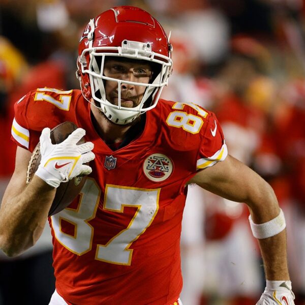 Chiefs govt defends ‘unicorn’ Travis Kelce’s contract extension: ‘He is proven no…