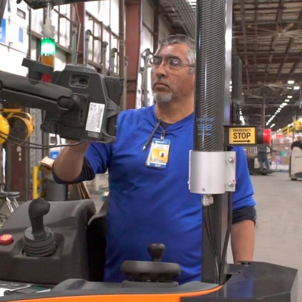 Walmart will deploy robotic forklifts in its distribution facilities