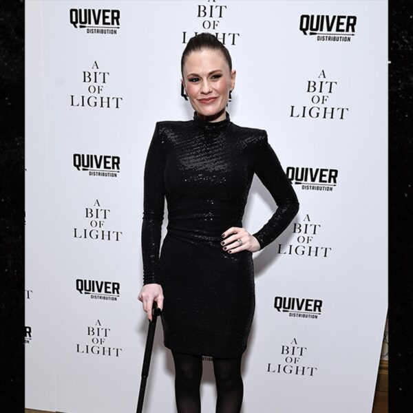 Anna Paquin Attends NYC Movie Premiere With a Cane Amid Well being…