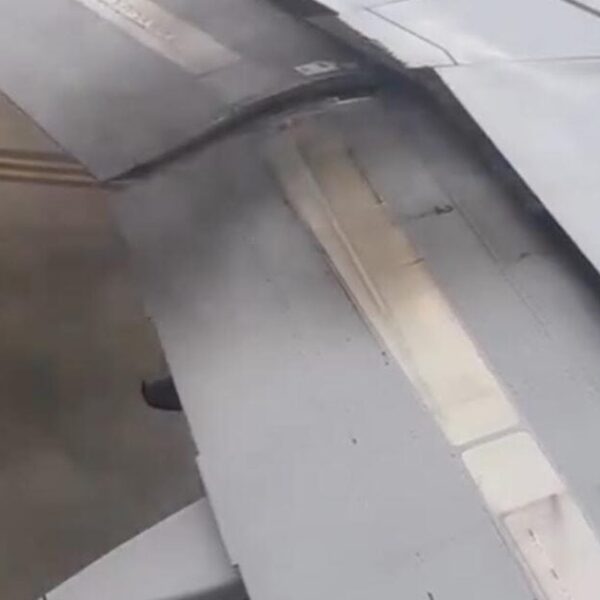 JUST IN: United Plane Engine Catches Fire Just Before Takeoff at Chicago’s…
