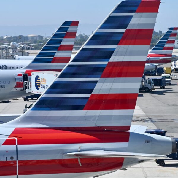 American Airlines cuts development after gross sales technique backfires