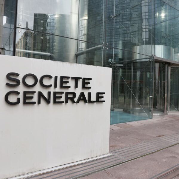 Societe Generale’s funding financial institution limits first-quarter revenue plunge