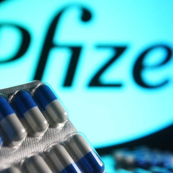 Pfizer and AstraZeneca announce new investments of practically $1 billion in France