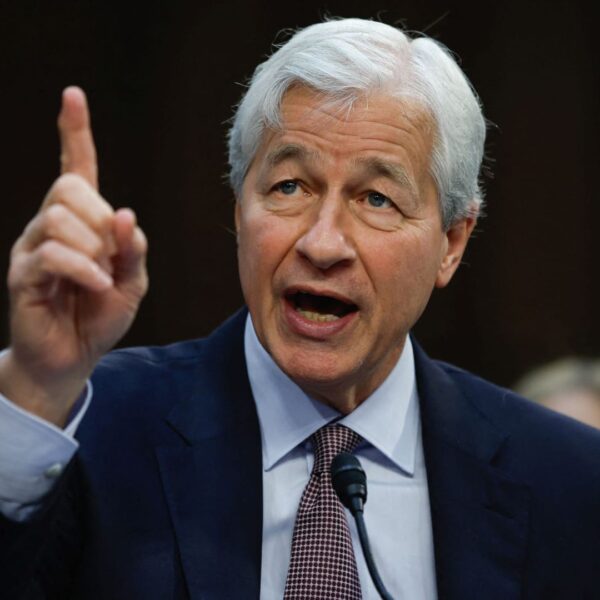 JPMorgan CEO Jamie Dimon urges U.S. to cope with its fiscal deficit