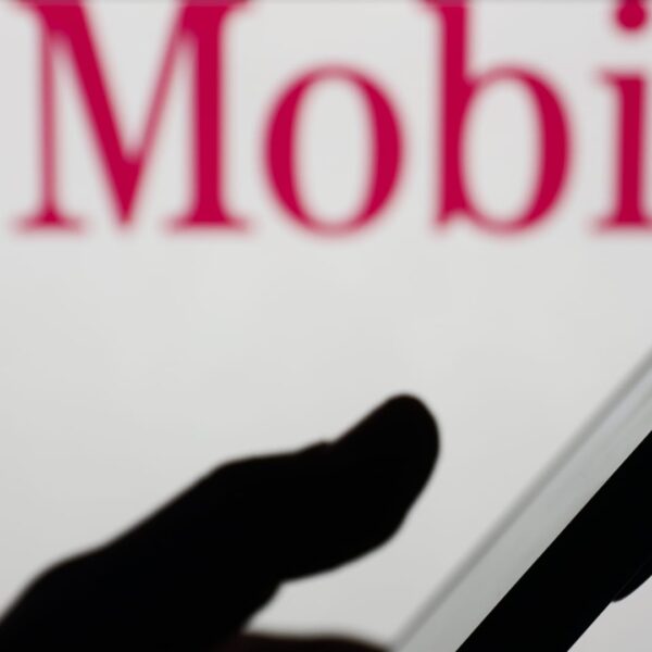T-Mobile to amass most of U.S. Cellular in $4.4 billion deal
