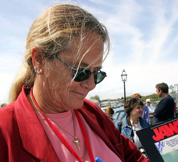 Susan Backlinie, First Shark Attack Victim in ‘Jaws,’ Dies at 77