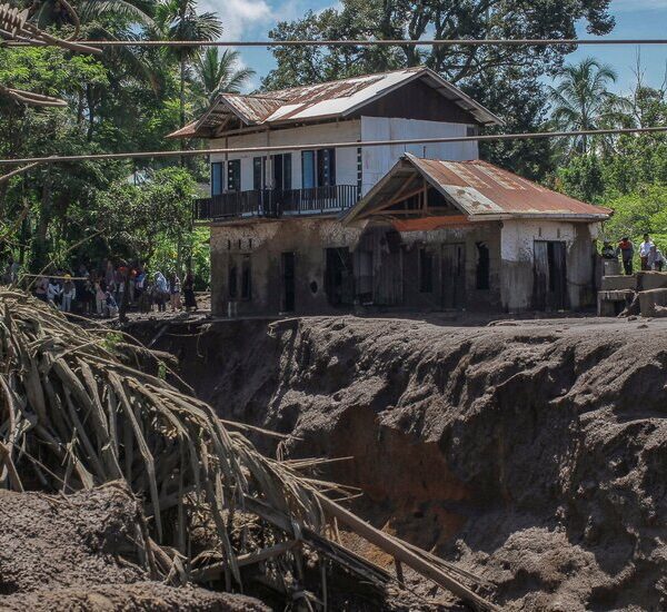Cold Lava and Floods Kill 37 on Indonesian Island of Sumatra