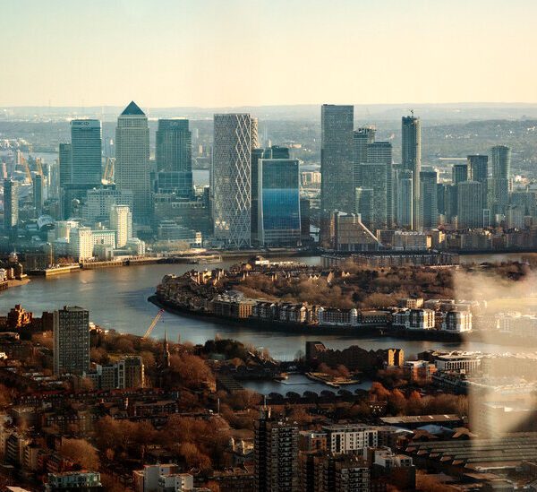 London Moves to Revive Its Reputation as a Financial Hub