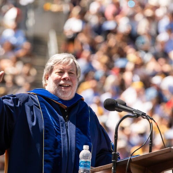 Apple cofounder Steve Wozniak acknowledges battle protests in graduation speech