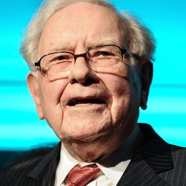 Warren Buffett’s Berkshire sells 100 million Apple shares