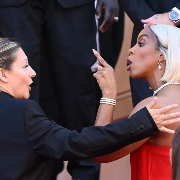 Kelly Rowland Appears to Pop Off on Cannes Security Guard on Red…