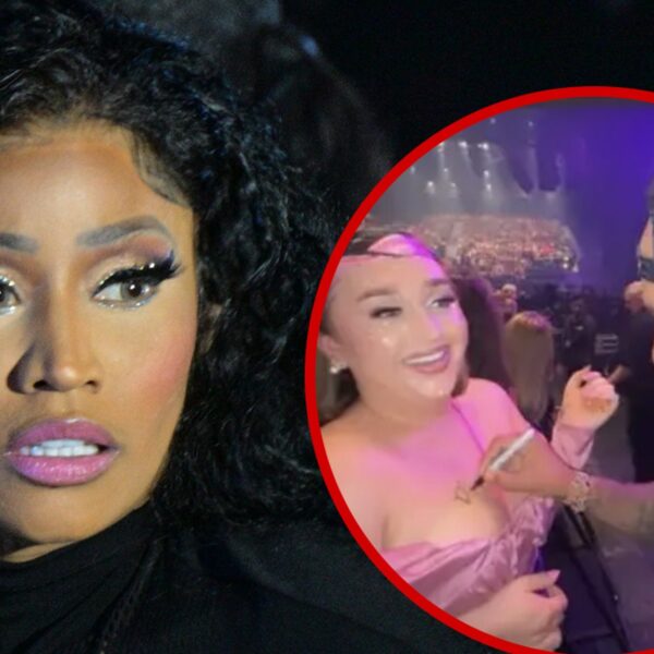 Nicki Minaj Threatens to Fire Tour DJ For Signing Fan’s Boobs