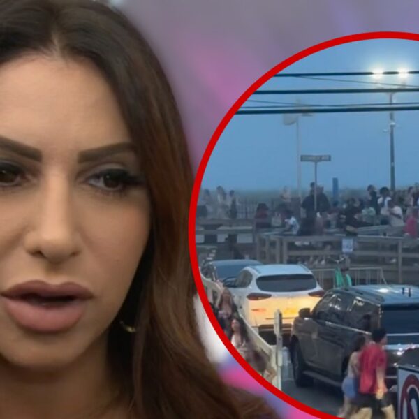 ‘RHONJ’ Star Jennifer Aydin Shares Clip of Chaos at New Jersey Boardwalk