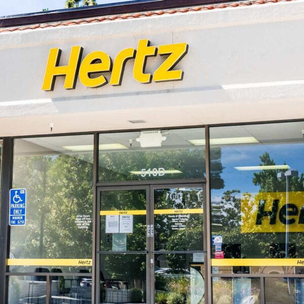 Hertz Global: Sell Rated Due To Visible Earnings Headwind (NASDAQ:HTZ)