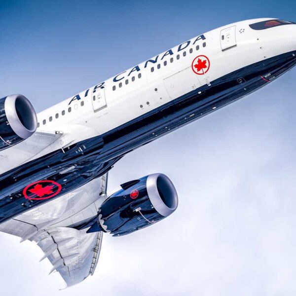 Air Canada Stock: Undervalued Against Airline Peers Despite Debt Reduction (TSX:AC:CA)