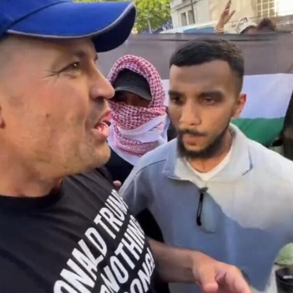 “I’ll Shank Your F*cking Neck!” – Pro-Palestine Protester Threatens to Stab RAV’s…