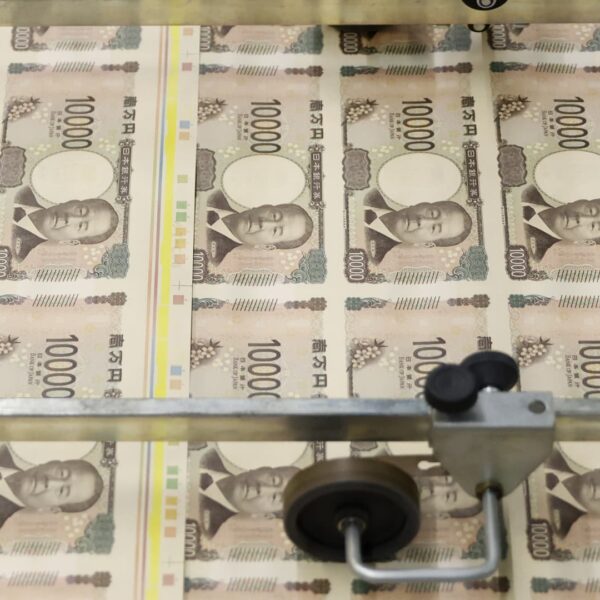 Yen crosses 160, heightening intervention expectations