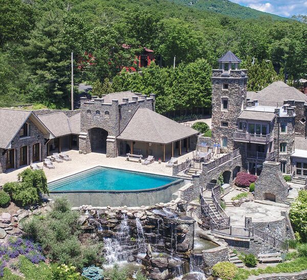 Derek Jeter (Finally) Snags a Buyer for His New York Castle