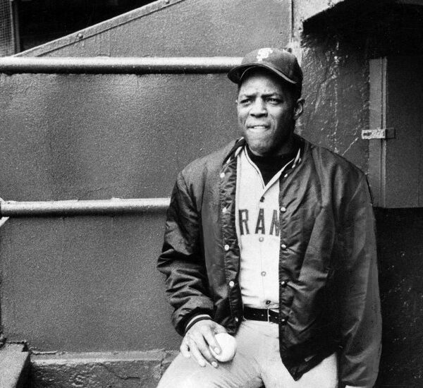 Willie Mays, Electrifying Ballplayer of Power and Grace, Dies at 93