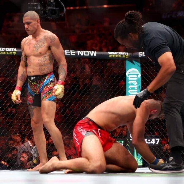 Alex Pereira hangs on to gentle heavyweight belt at UFC 303