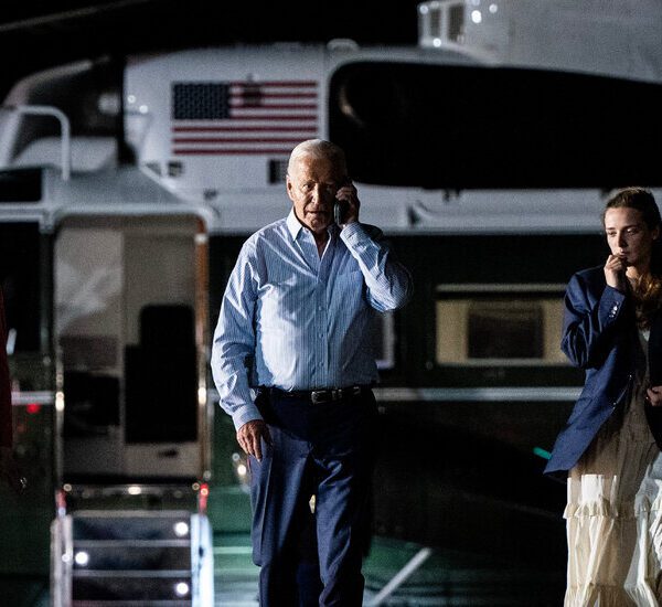 Biden’s Family Tells Him to Keep Fighting as They Huddle at Camp…
