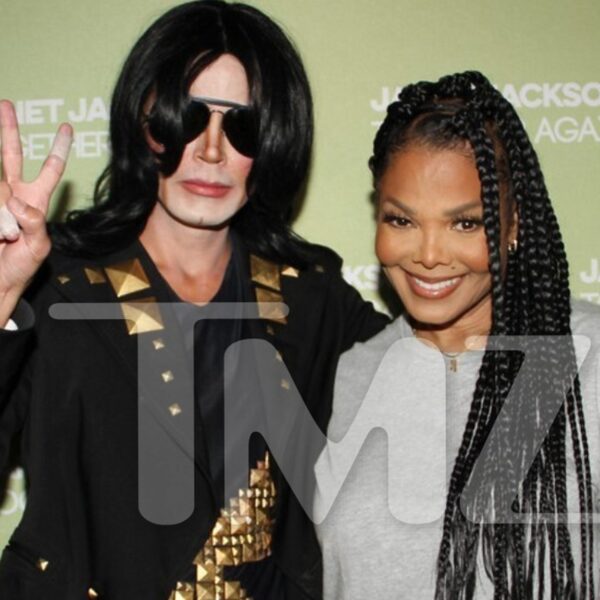 Michael Jackson Impersonator Meets Janet to Mark Death Anniversary