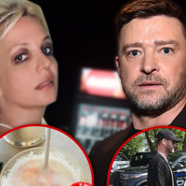 Britney Spears Shows Off a Cocktail After Justin Timberlake’s DWI Arrest