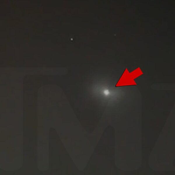 Possible UFO Spotted within the Skies High Above Nevada, Video