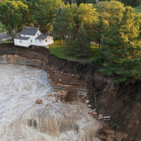 Minnesota household that misplaced house to floods vows to maintain retailer open