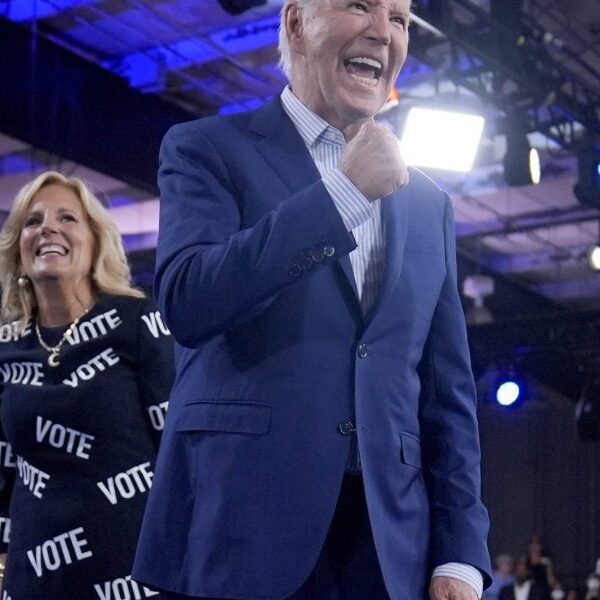 Democrats shut ranks round Joe Biden after disastrous debate