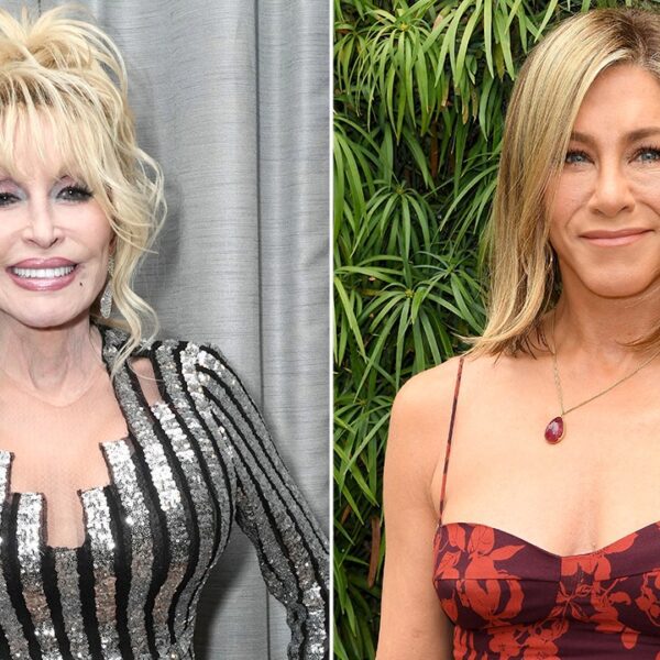 Dolly Parton ‘hoping’ Jennifer Aniston can discover a method to embrace authentic…